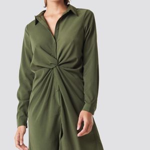 NA-KD Twist Detail Shirt Dress in het Groen