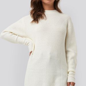 NA-KD Round Neck Knitted Long Sweater in het Wit