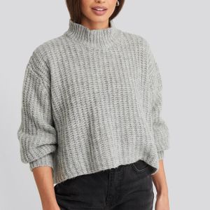 Trendyol Volume Sleeve Cropped Knitted Sweater in het Grijs