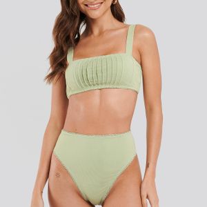 NA-KD Structured Lace Edge High Waist Bikini Panty in het Groen