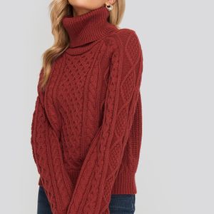 NA-KD High Neck Cable Knitted Sweater in het Rood