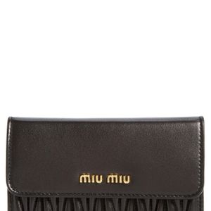 Miu Miu フラップ財布 ブラック