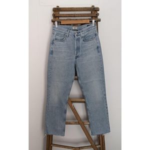 Https://www.trouva.com/it/products/citizens-of-humanity-charlotte-ever-light-wash-raw-edge-jeans di Citizens of Humanity in Grigio