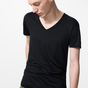Uniqlo Black Airism V Neck T-Shirt for men