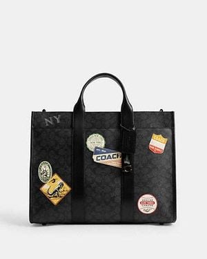 COACH Bolso Tote Wesley En Lona De Firma Con Parches - Negro