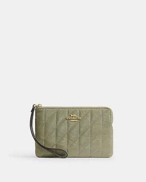 COACH Corner Zip Wristlet With Quilting - Green