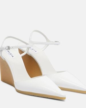 Alaïa 90 Patent Leather Wedge Slingback Pumps - White