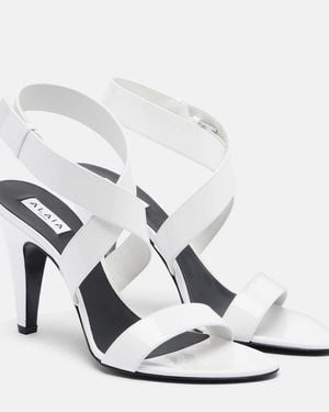 Alaïa Slingback-Sandalen Aus Lackleder - Weiß