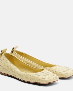 Bottega Veneta Charlotte Intrecciato Leather Ballet Flats - Yellow