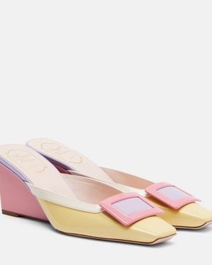 Roger Vivier Belle Vivier 60 Patent Leather Wedge Mules - Pink