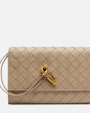 Bottega Veneta Clutch Andiamo Aus Leder - Natur