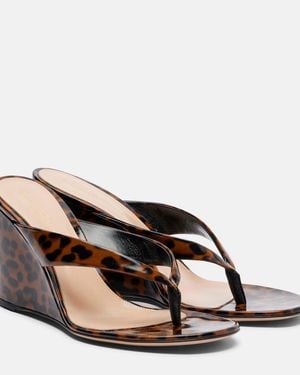 Gianvito Rossi Sandales Tongs Compensees En Cuir A Motif Leopard - Marron