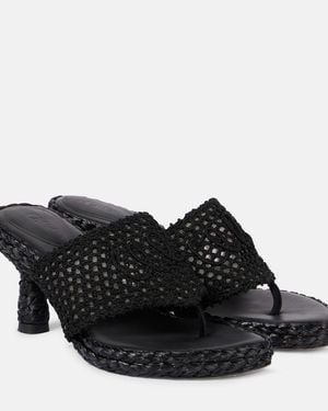 Chloé Isla Crochet Thong Sandals - Black