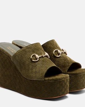 Gucci Mules Con Cuna De Ante Con Horsebit Y Gg - Marrón