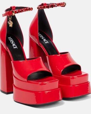 Versace Plateausandalen Medusa Aevitas Aus Lackleder - Rot