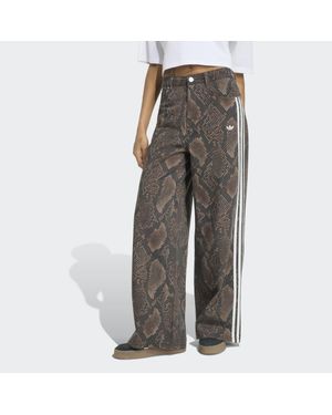 adidas Pantalón Holgado Tejido Denim Estampado De Serpiente - Gris