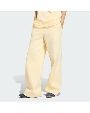 adidas Pantalón De Felpa Y Pernera Ancha Essentials - Amarillo