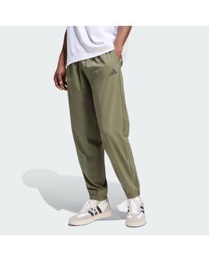 adidas Essentials Stanford Lite Hose, Kleines Logo, Gewebt, Mit Bündchen - Grün