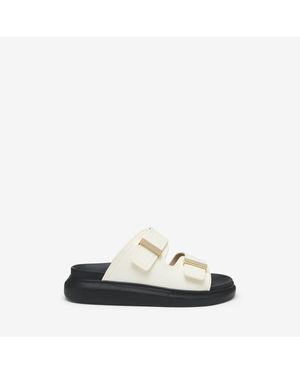 レディース McQueen フラットサンダル | オンラインセールは最大