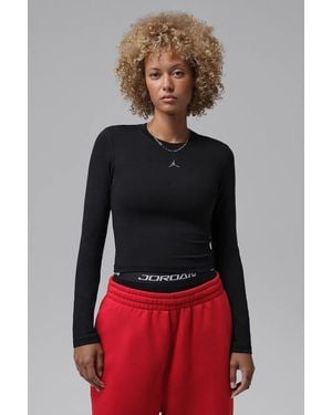 Nike Maglietta A Maniche Lunghe Da Donna Con Modal Brooklyn Essentials - Rosso