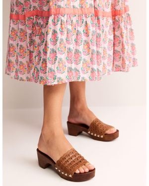 Boden Clogs mit cut-out-details - Braun