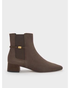 Charles & Keith Bottines En Suède À Bout Carré Et Talon Conique Georgina - Marron
