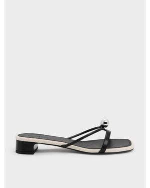 Charles & Keith Georgie Mules Mit Metallkugel-Detail - Weiß