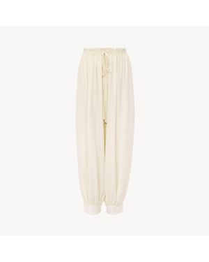 Chloé クレープデシン製クロップドフルイドパンツ 婦人向け ホワイト サイズ シルク 100 - ナチュラル