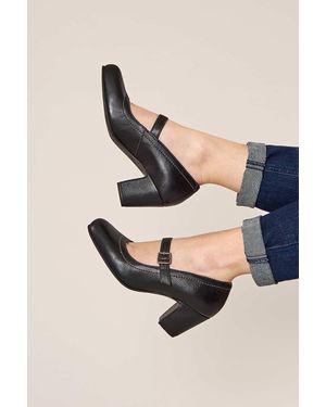 Moshulu 'Biambi' Leather Bar Shoes - Natural