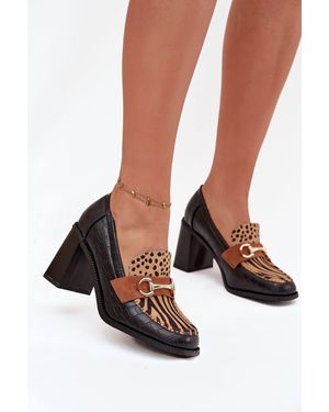 KDMD Elegant Low Heeled Shoes With Detail & Embossing - Black