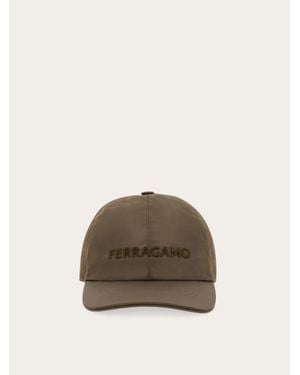 Ferragamo Uomo Cappellino Con Firma Ricamata - Marrone