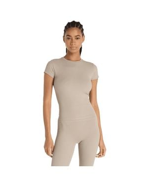 New Balance Ribbed Fitted T-Shirt T-Shirts - Bruin