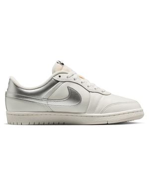 Nike Trainers - White