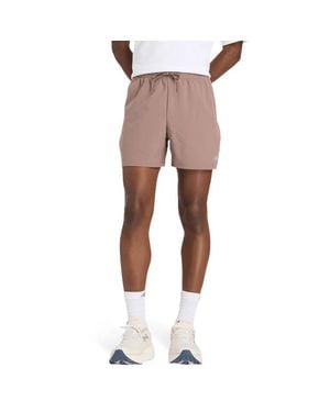 New Balance Sport Essential Short 5 Inches Hombre Pantalones Cortos - Marrón