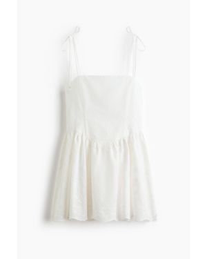H&M Robe brodée avec jupe évasée - Blanc