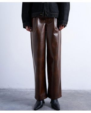 TOPSHOP Faux Leather Pleated Straight Leg Pants - Black