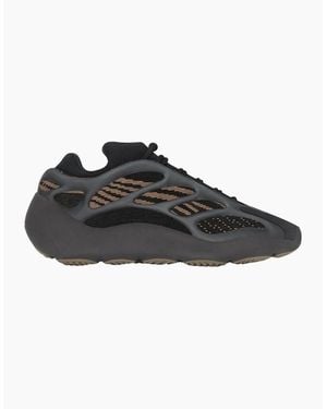 Yeezy 700 V3 Clay - Black