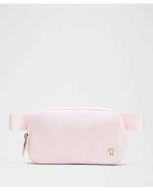 lululemon – Everywhere Belt Bag Mini – - Pink