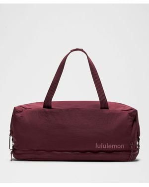 lululemon 3-In-1 Gym Duffle Bag 30L in Black | Lyst lululemon 3-In-1 Gym Duffle Bag 30L in Black | Lyst