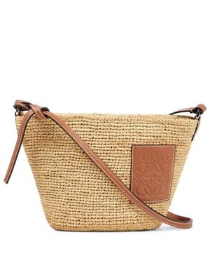 ショルダーバッグ・ポシェット LOEWE  Loewe x Paula Turtle Slit Bag in Natural Loewe X Paula Turtle Slit Bag in Metallic | Lyst