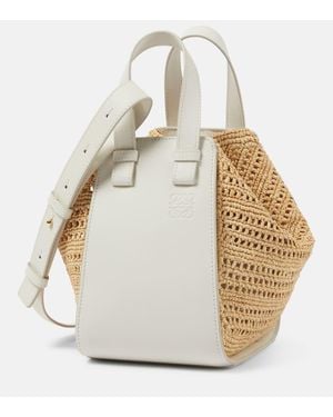 Loewe Bolso Hammock Compact De Rafia Y Piel - Blanco