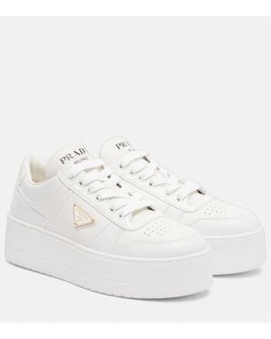 Prada Plateau-Sneakers Downtown Bold Aus Leder - Weiß