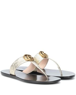 Gucci Zehensandale aus Leder mit Doppel G - Mettallic
