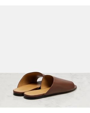 【THE ROW】Emi グロスレザー プラットフォームスライド The Row Emi Glossed-Leather Platform Slides in Black | Lyst