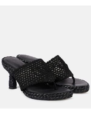 Chloé Isla Crochet Thong Sandals - Black