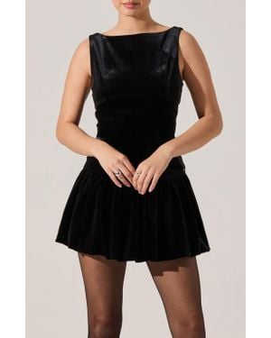 Astr Jinnie Sparkle Velvet Bow Back Top - Black