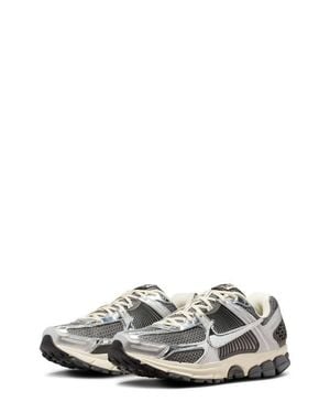 Nike Zoom Vomero 5 Sneaker - White