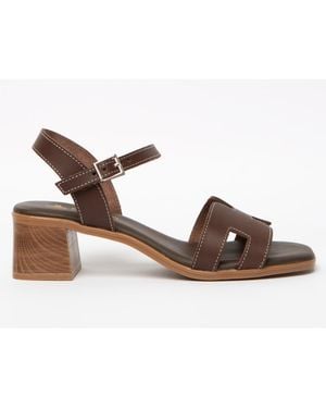 Menina Step Siena Flat Sandal - Brown