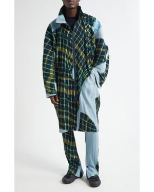 Homme Plissé Issey Miyake Windswept Plaid Pleated Coat - Blue