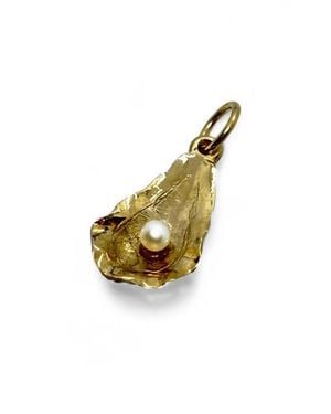 Leslie Paige Oyster Charm - Metallic